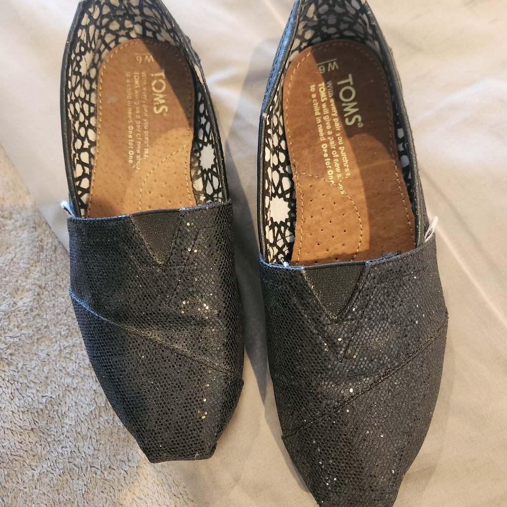 TOMS Women's Black Slip-On Shoes